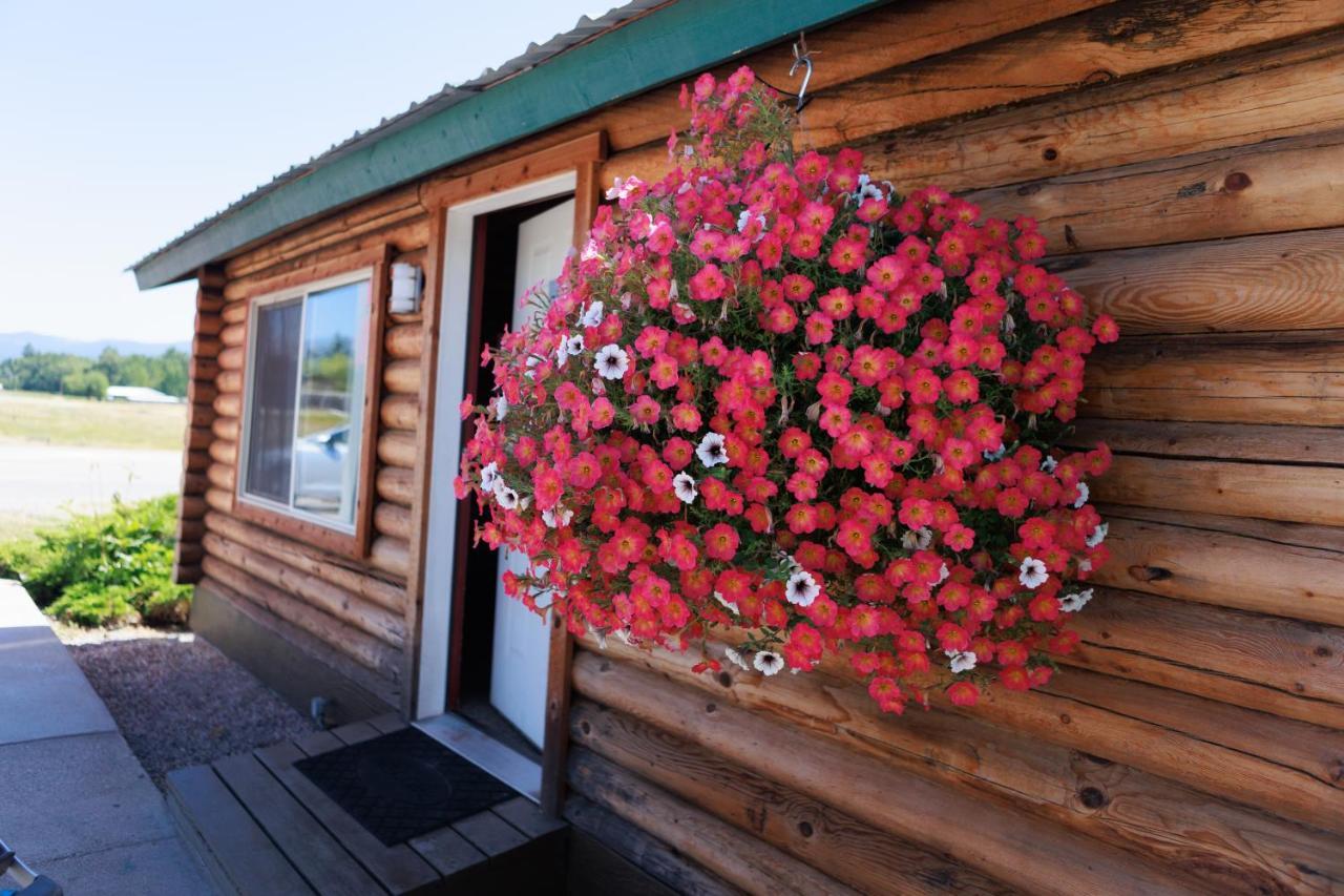 Big Medicine Cabins Saint Ignatius Exterior photo